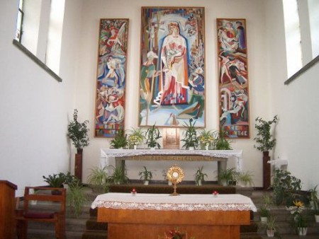 A templom az oltáriszetséggel